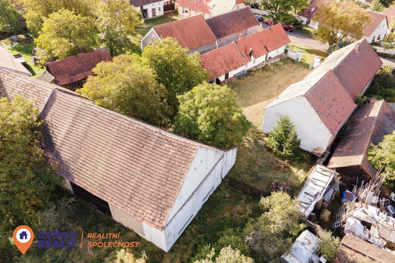 Prodej, zemědělská usedlost, pozemky 11145 m2, Chlum