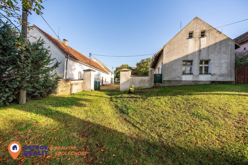 Prodej, zemědělská usedlost, pozemky 11145 m2, Chlum